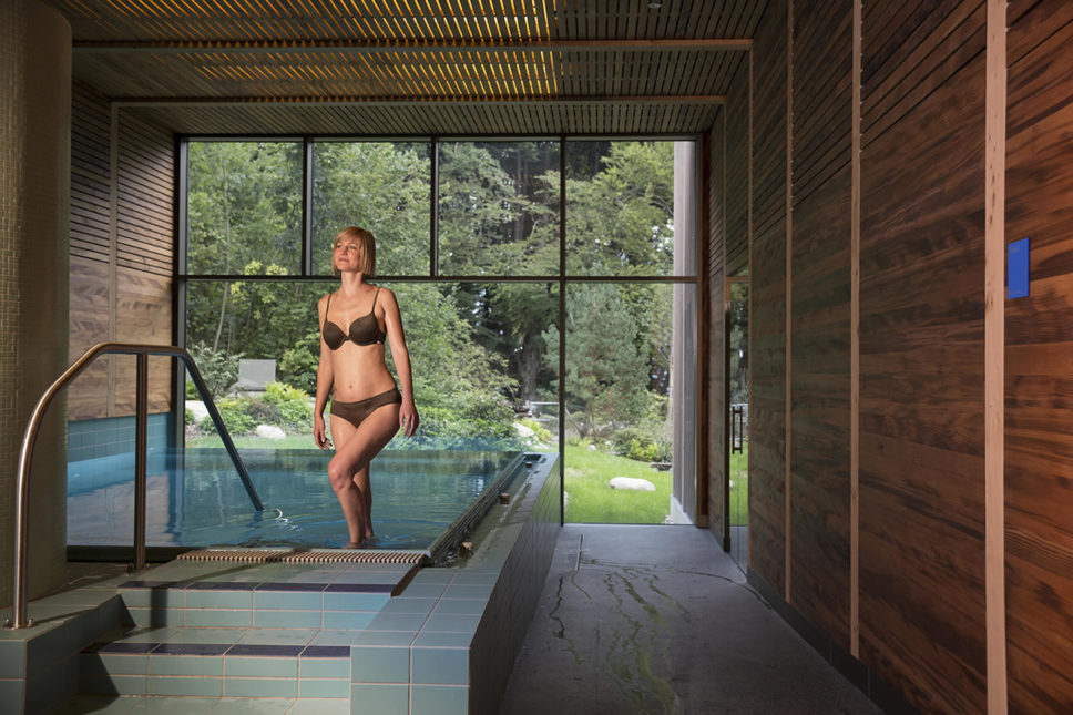 Seehotel Wilerbad Solebad mit Wald im Hintergrund