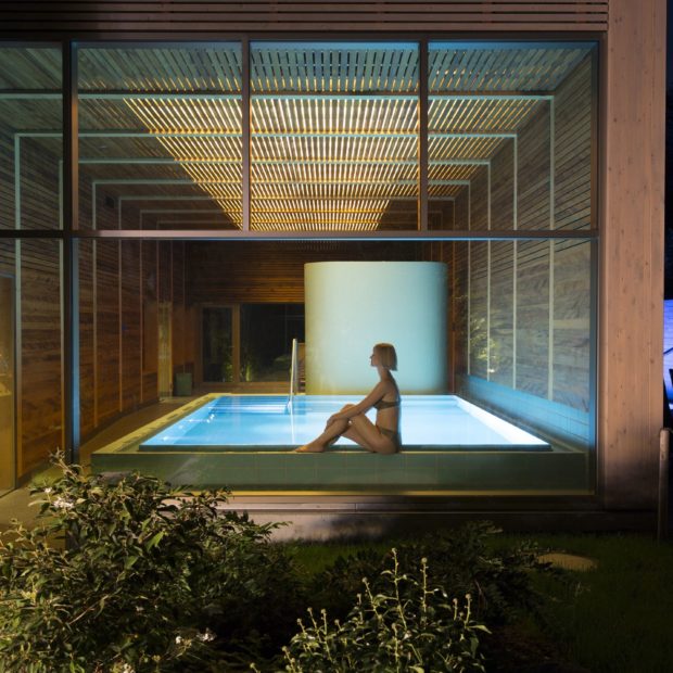 Solebad Aussenansicht Abend Seehotel Wilerbad